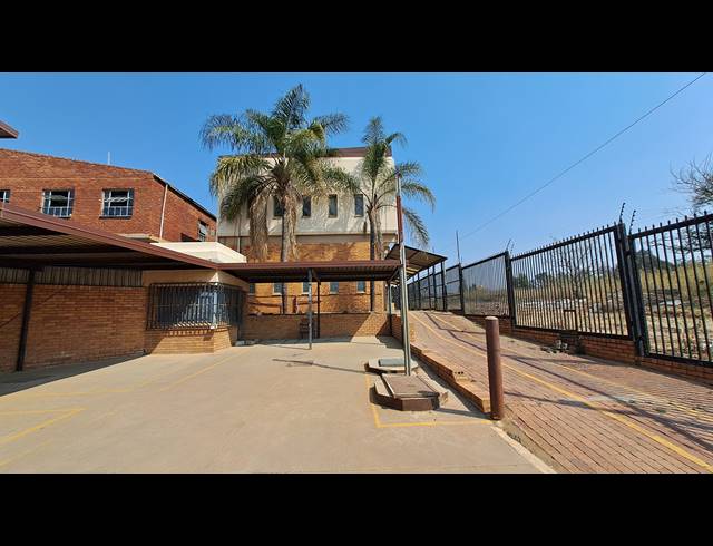 2,875M² INDUSTRIAL YARD FOR SALE IN JAN NIEMAND PARK
